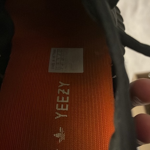 YEEZY 350 - Picture 9 of 10